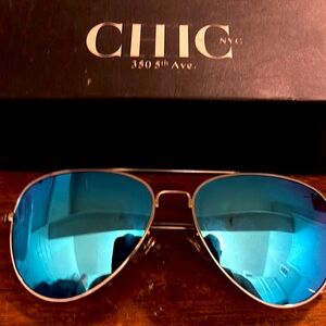 Chic Aviator Sunglasses with Blue Lenses